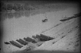 Playa de la Barqueta y defensas del río Guadalquivir, junto a la playa de vías en la estación de ...