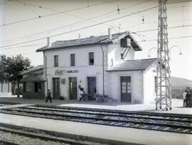 Nueva estación de Robledo o Robledo de Chavela de la línea de Madrid a Irún, también conocida com...