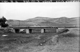 Pontón de tres tramos en el km 131,349 de la línea de Valladolid a Ariza, situado dentro del térm...