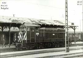 Tractor o locomotora diésel M44-019 de los Ferrocarriles Estatales Húngaros (MAV), detenida en la...