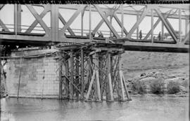 Puente de Zújar, situado en el km km 17, 474 de la línea de Almorchón a Belmez, dentro del términ...