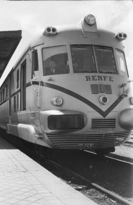 Automotor diésel 595 TAF (9539) de RENFE en la estación de Aranjuez (Madrid)
