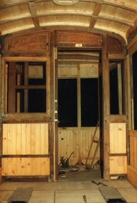 Interior del testero del tranvía nº 1 de Granada en proceso de restauración en Ejea de los Caball...