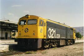 Locomotora diésel - eléctrica 321 - 024 - 2 de la serie 321 - 001 a 080 de RENFE, ex 2124 de la s...