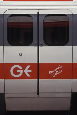 Automotor serie 594 de RENFE para el servicio Tren Regional Diésel (TRD) en Galicia, construidos ...