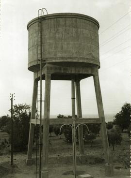 Depósito de agua de la estación de Montroig de la línea de Valencia a Tarragona