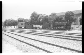 Ferrocarril militar de vía estrecha en la estación de Cuatro Vientos del ramal militar de Cuatro ...