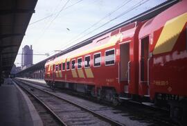 Automotores eléctricos de la serie 444 de RENFE, conocidos como electrotrenes, coches motores 9 -...