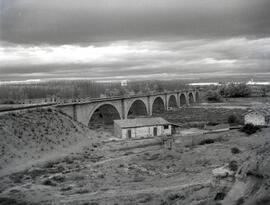 Puente de Marcilla sobre el río Aragón, en el km 111,242 de la línea de Zaragoza a Alsasua