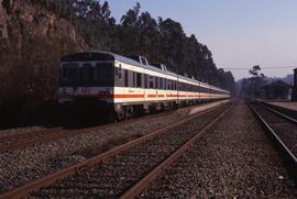 Triple unidad múltiple de automotor diésel de la serie 592 de RENFE "Costa de Galicia" ...