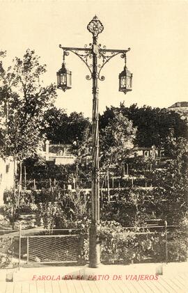 Farola del patio de viajeros de la estación de Toledo de la línea Castillejo-Toledo