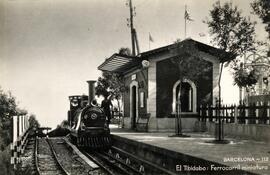 Vista frontal del ferrocarril en miniatura del Tibidabo de Barcelona