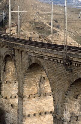 Puente sobre el arroyo Valdespino en la línea de Madrid a Irún