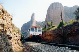 Automotores diésel de la serie 592, 593 y 596 de RENFE, conocidos como "Camellos"