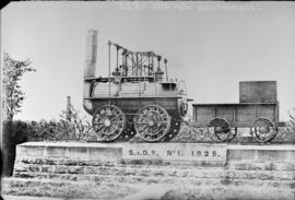 Locomotora de vapor "Locomotion" del ferrocarril de Stockton a Darlington, construida e...