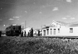 Automotor diésel Ferrostaal del Ferrocarril de vía estrecha de Madrid a Almorox en un lugar sin i...