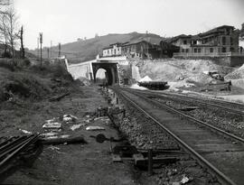 Estación de El Caleyo (Oviedo, Asturias). Obras de ampliación, y construcción de un túnel.