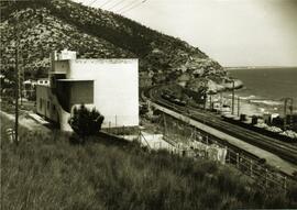 Viviendas de personal ferroviario junto a la estación de Garraf, perteneciente al proyecto de ele...