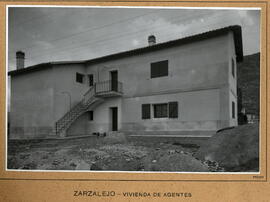 Viviendas de personal en la estación de Zarzalejo