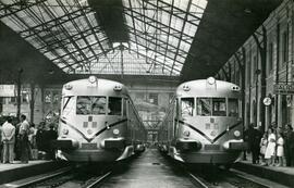 [En el reverso, el texto en castellano, francés e inglés]: Tren unidad diésel TAF. - Fiat con aco...