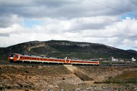 Automotores diésel de la serie 592, 593 y 596 de RENFE, conocidos como "Camellos"