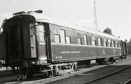Coche restaurante WR 3569 de la serie 3562-3569 de la Compañía Wagons Lits detenido en la estació...