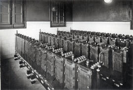 Sala de baterías del puesto de enclavamientos de la estación de Zaragoza - Campo del Sepulcro