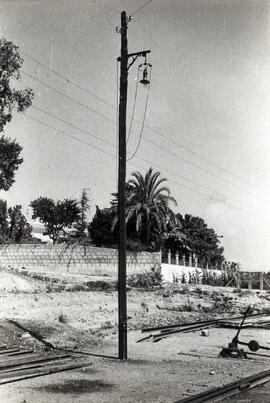 Poste de alumbrado para entrevías de la estación de Alcoy