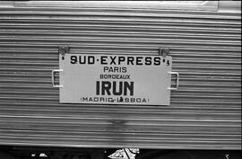 Placa de destino "SUD-EXPRESS / PARIS / BORDEUX / IRUN / (MADRID-LISBOA) en coche de viajero...