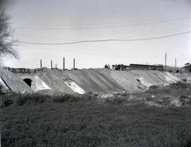 Puente sobre la Riera de Partegás, en el km 158,395 de la línea de Barcelona a PortBou, dentro de...