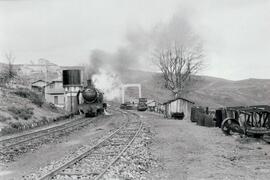Composición de coches de viajeros remolcada por la locomotora de vapor nº 182 Pacific con rodaje ...