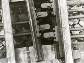 Detalle de las barras de acoplamiento a los espadines de una travesía, empleadas en la estación d...