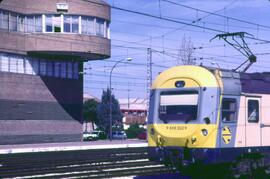 Puesto de mando de Madrid - Chamartín y electrotren o automotor eléctrico de la serie 444 de RENFE