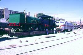 Plataforma con locomotoras de vapor 030 - 0201 “Sar” apodada "Sarita" (Ex Oeste 191) y ...
