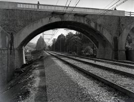 km 615,4 de la línea de Madrid a Irún, entre el apeadero de Hernani y la estación de Hernani