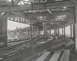 Vista parcial del muelle de hierro en Huelva