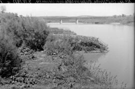 Puente sobre el río Guadalquivir a su paso por Lora del Río, en el km 82,561 de la línea Córdoba-...