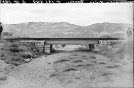 Pontón en el km 121,598 de la línea de Valladolid a Ariza, situado dentro del término del municip...