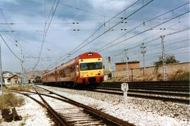 Electrotrenes serie 444, construidos por Construcciones y Auxiliar de Ferrocarriles (CAF) y Mater...