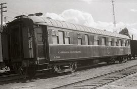 Coche restaurante WR 3569 de la serie 3562-3569 de la Compañía Wagons Lits detenido en la estació...