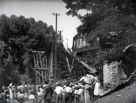 Sustitución del antiguo puente metálico sobre el río Duero, en las proximidades del km 237,514 de...