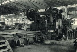 Trabajos de laminación en la fábrica metalúrgica de Sagunto