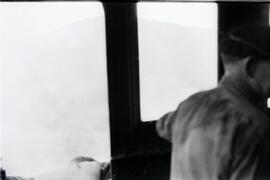 Composición de coches de viajeros remolcada por la locomotora de vapor nº 182 Pacific con rodaje ...