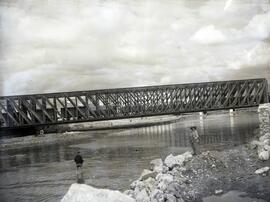 Puente metálico de 1 tramo y 150 m de longitud, con vigas de Cruz de San Andrés, situado en el km...