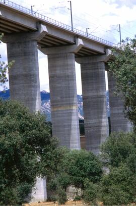 Viaducto en la línea del AVE Madrid-Sevilla