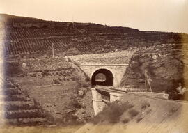 Salida del túnel del Molino y tercer paso de la riera de Llansá en la línea de Gerona a la Fronte...