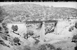 Puente del arroyo Benalija III en el km 142,254 de la línea de Mérida a Sevilla (Los Rosales), en...