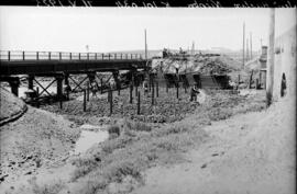 Puente de la Ribera de Nicoba, situado en el km 101,034 de la línea de Sevilla a Huelva, dentro d...