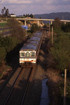 Tren Regional Diésel (TRD) Express en la línea regional de media distancia de La Coruña a Vigo