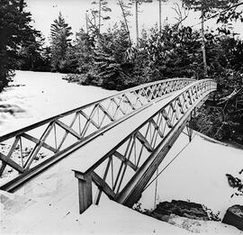 Fotografías de puentes metálicos de todo el mundo tomadas de libros